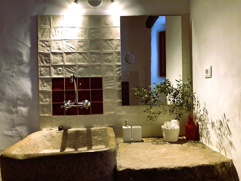 Classic Double or Twin Room | Free WiFi, bed sheets