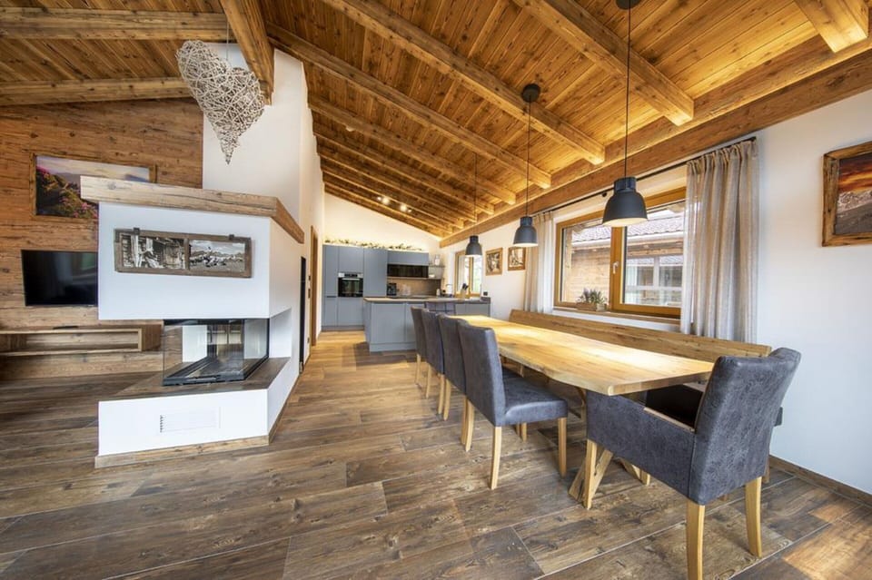 Chalet | Dining