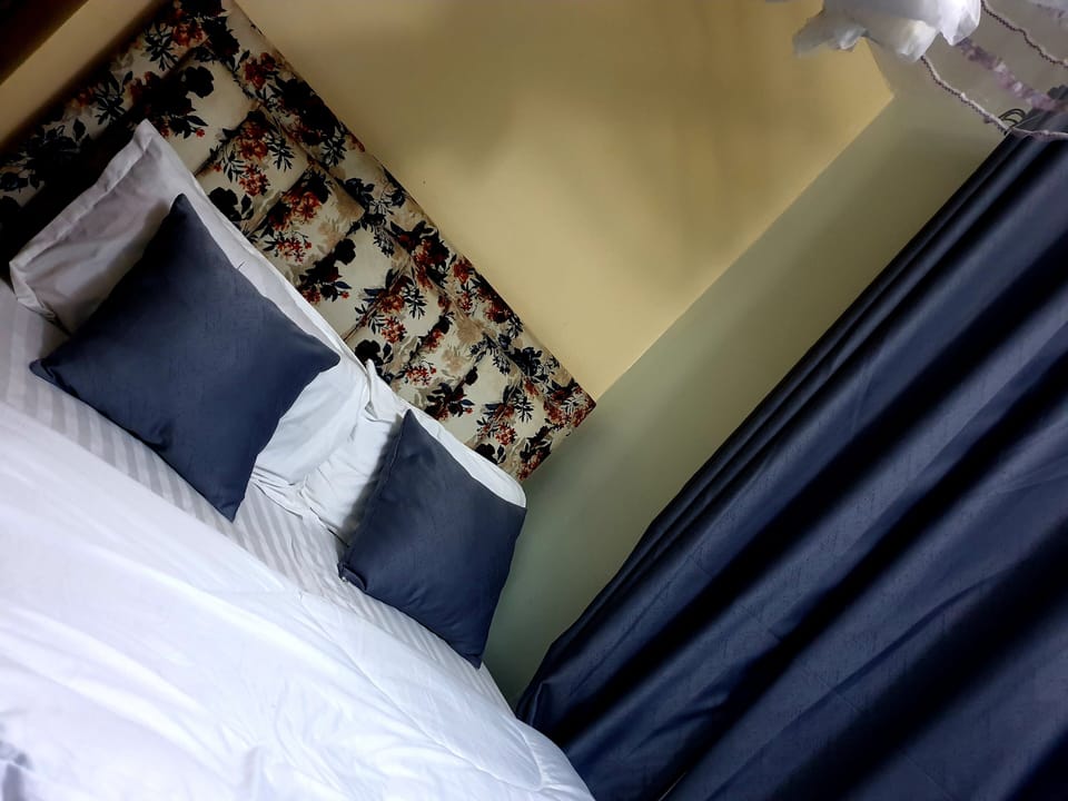Comfort Single Room, Courtyard View | Iron/ironing board, free WiFi