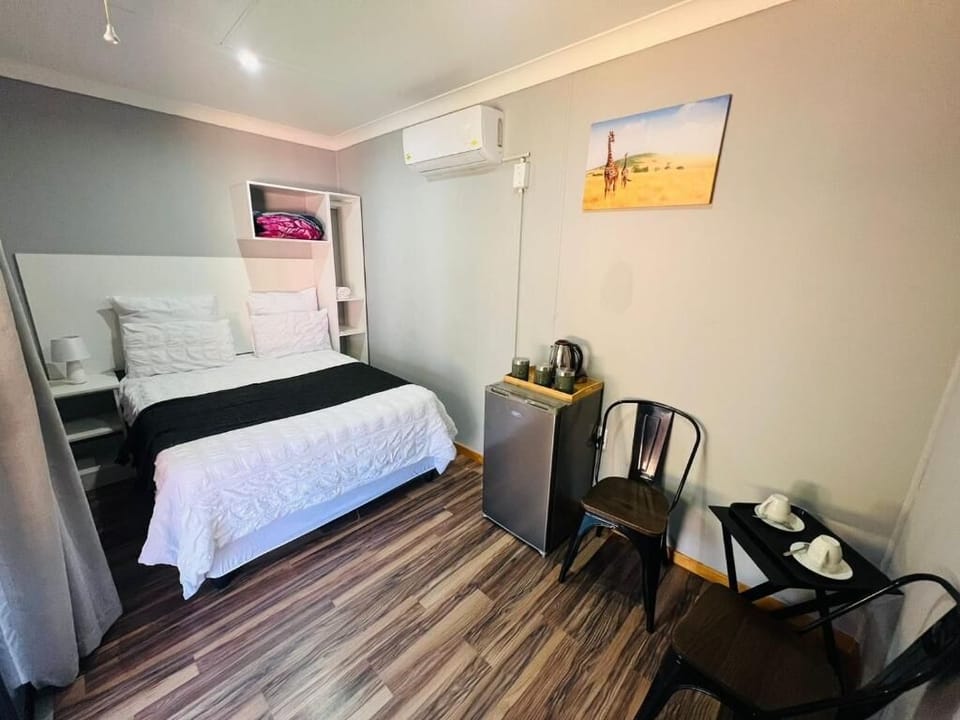 Basic Double Room | Iron/ironing board, free WiFi