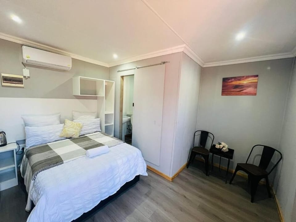 Basic Double Room | Iron/ironing board, free WiFi