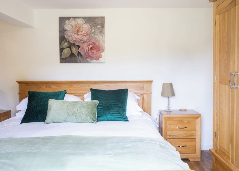 Cottage | 2 bedrooms, iron/ironing board, free WiFi, bed sheets