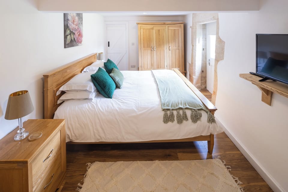 Deer Cottage at Rowden Manor - Sleeps 5 & Parking Cottage in Chippenham