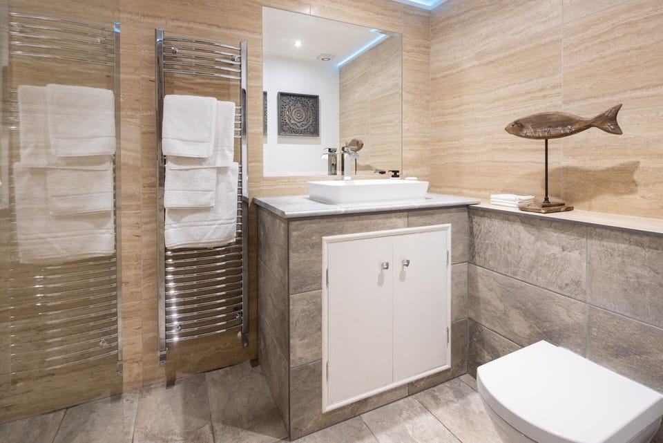 The Dovecote 3-bed Cottage, Rowden Manor Cottage in Chippenham