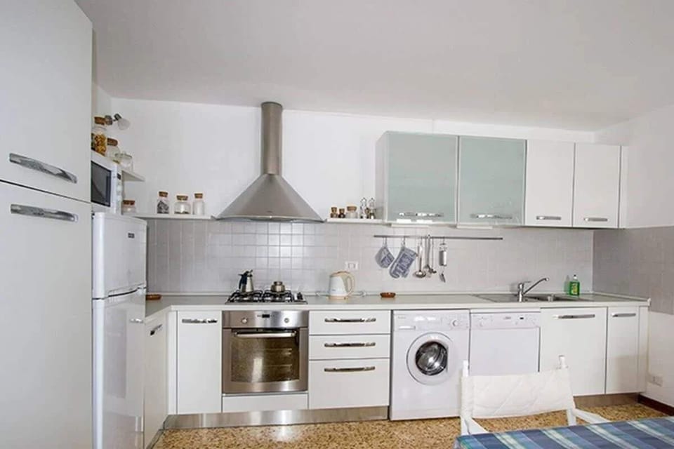 Apartment, Multiple Beds, Patio, Mountain View (Apt Mediterraneo) | Private kitchen | Coffee/tea maker, fridge, microwave, oven