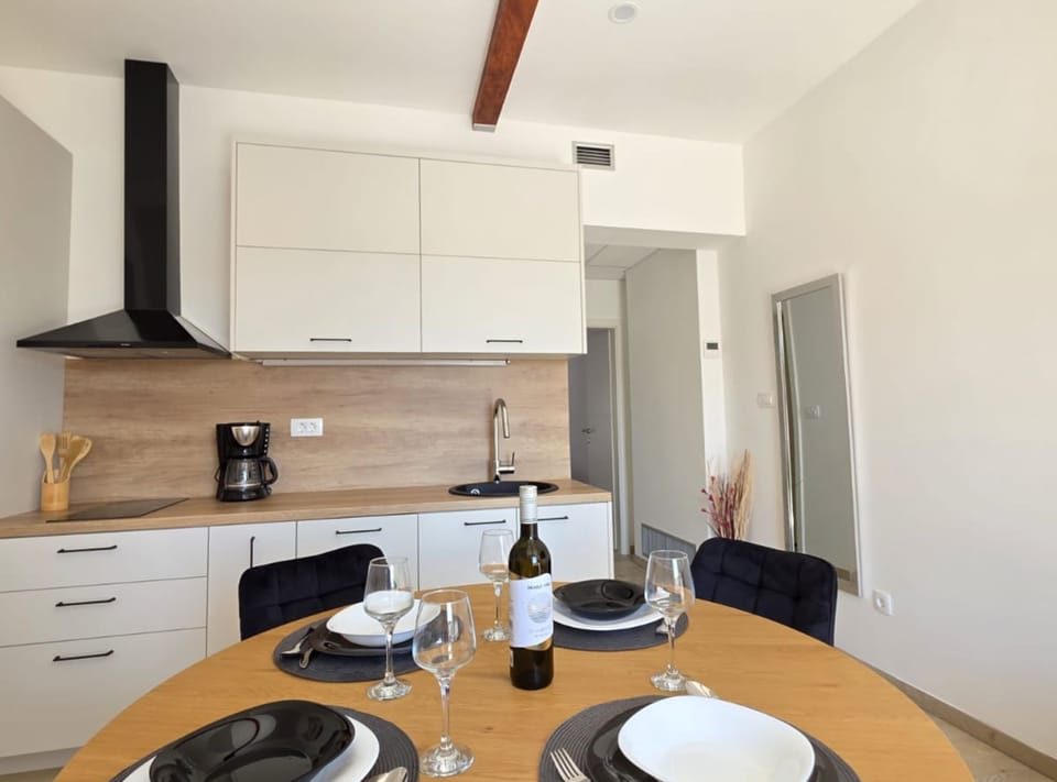 Apartment (One Bedroom Apartment with Terrace) | Private kitchen | Fridge