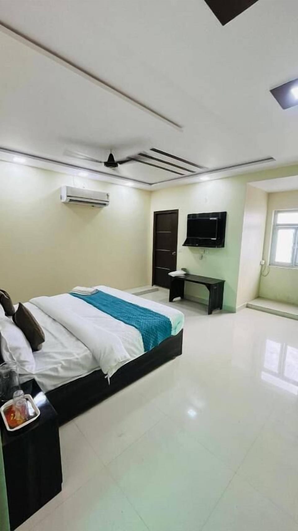 Deluxe Double Room, City View | Desk, laptop workspace, free WiFi