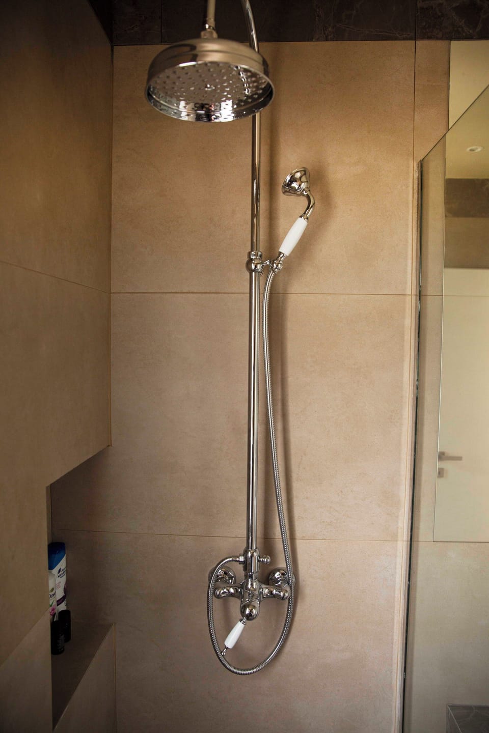 Contemporary Athenian Escape GHH Apartment in Athens