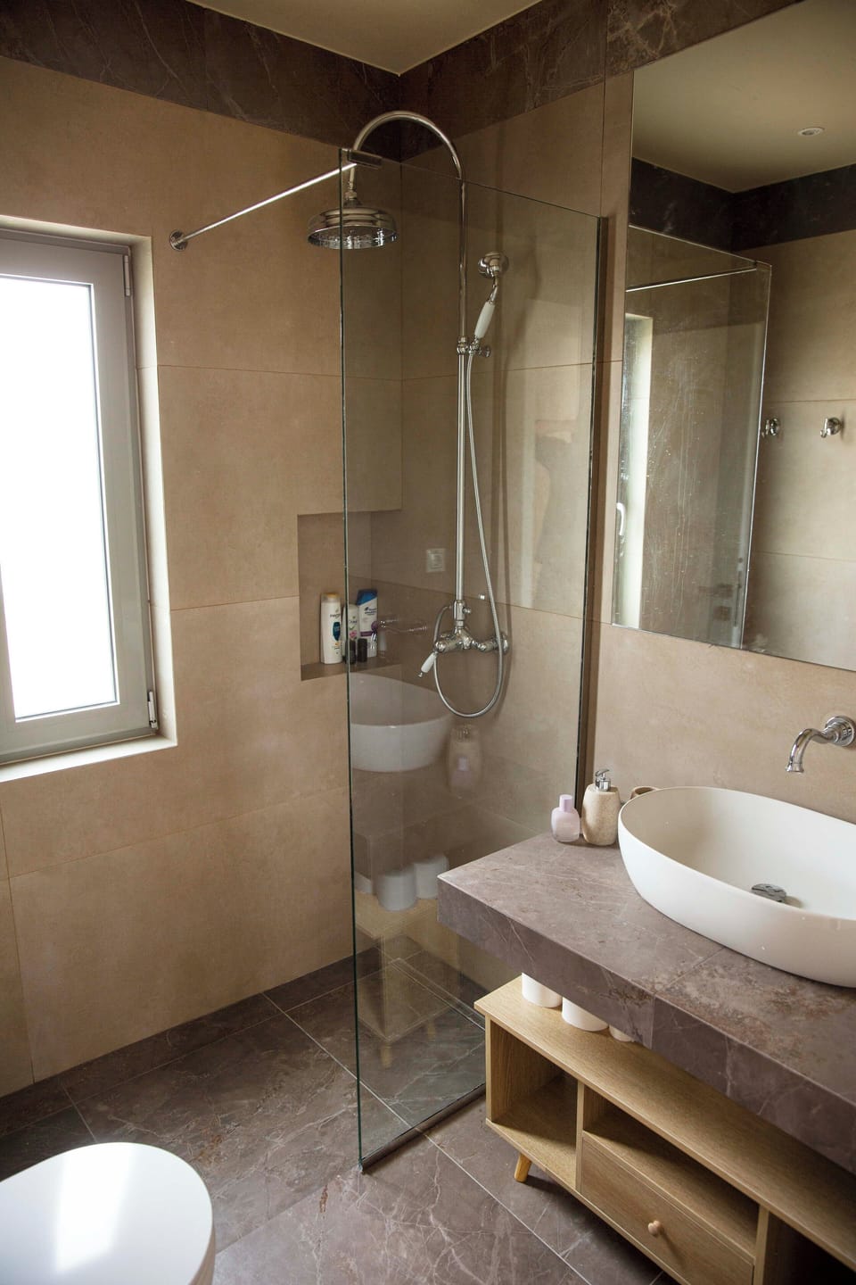 Contemporary Athenian Escape GHH Apartment in Athens