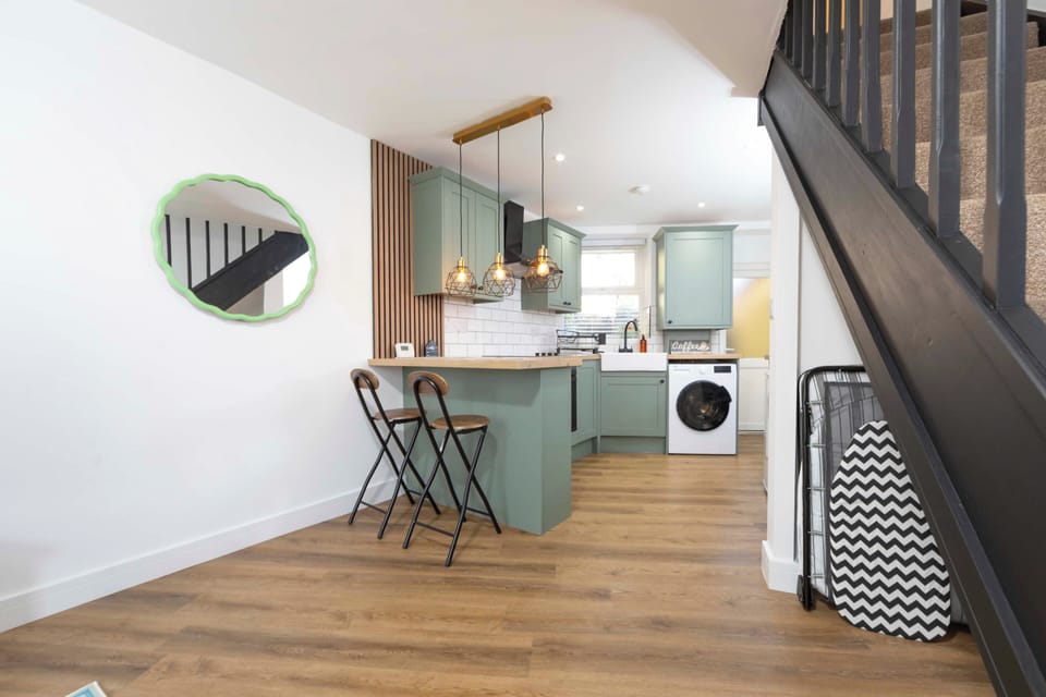 House | Private kitchen | Fridge, microwave, oven, stovetop