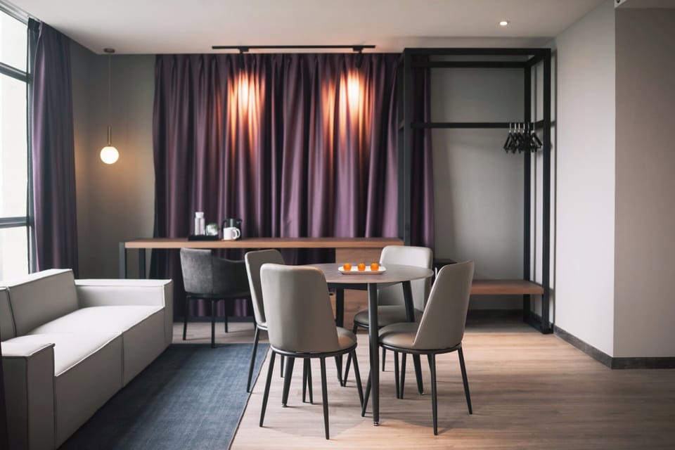 In-room safe, desk, WiFi (free), bed sheets