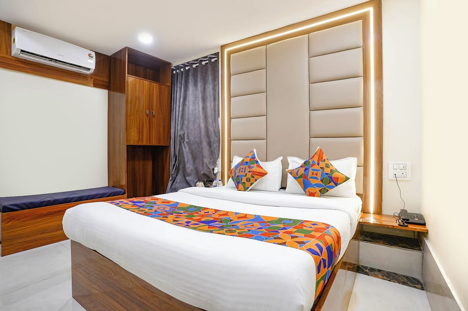 Luxury Room | Egyptian cotton sheets, premium bedding, in-room safe, free WiFi