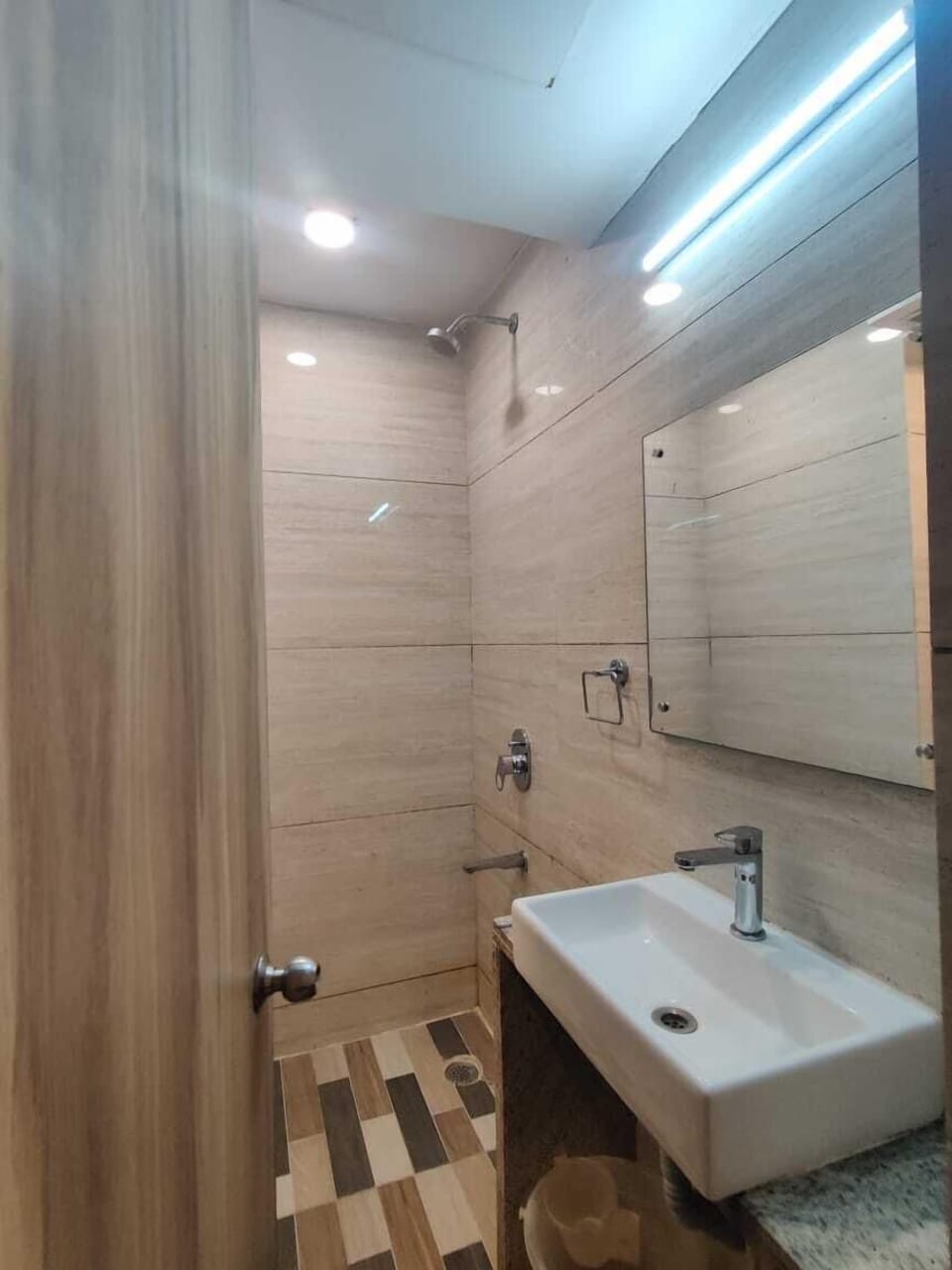 Twin Room, City View | Bathroom | Eco-friendly toiletries