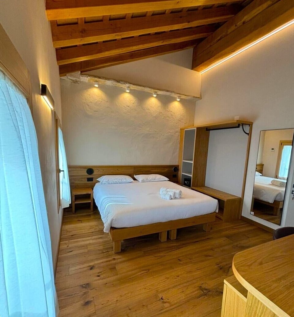 Double or Twin Room | In-room safe, desk, free cribs/infant beds, free WiFi