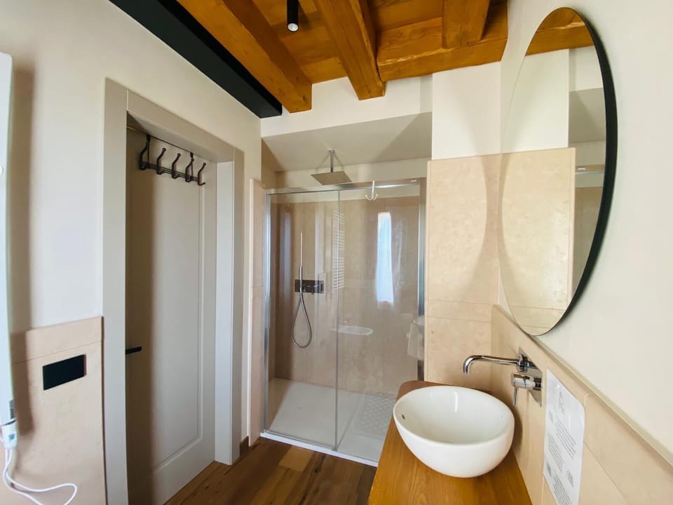 Historical | Bathroom | Shower, bidet, towels, soap