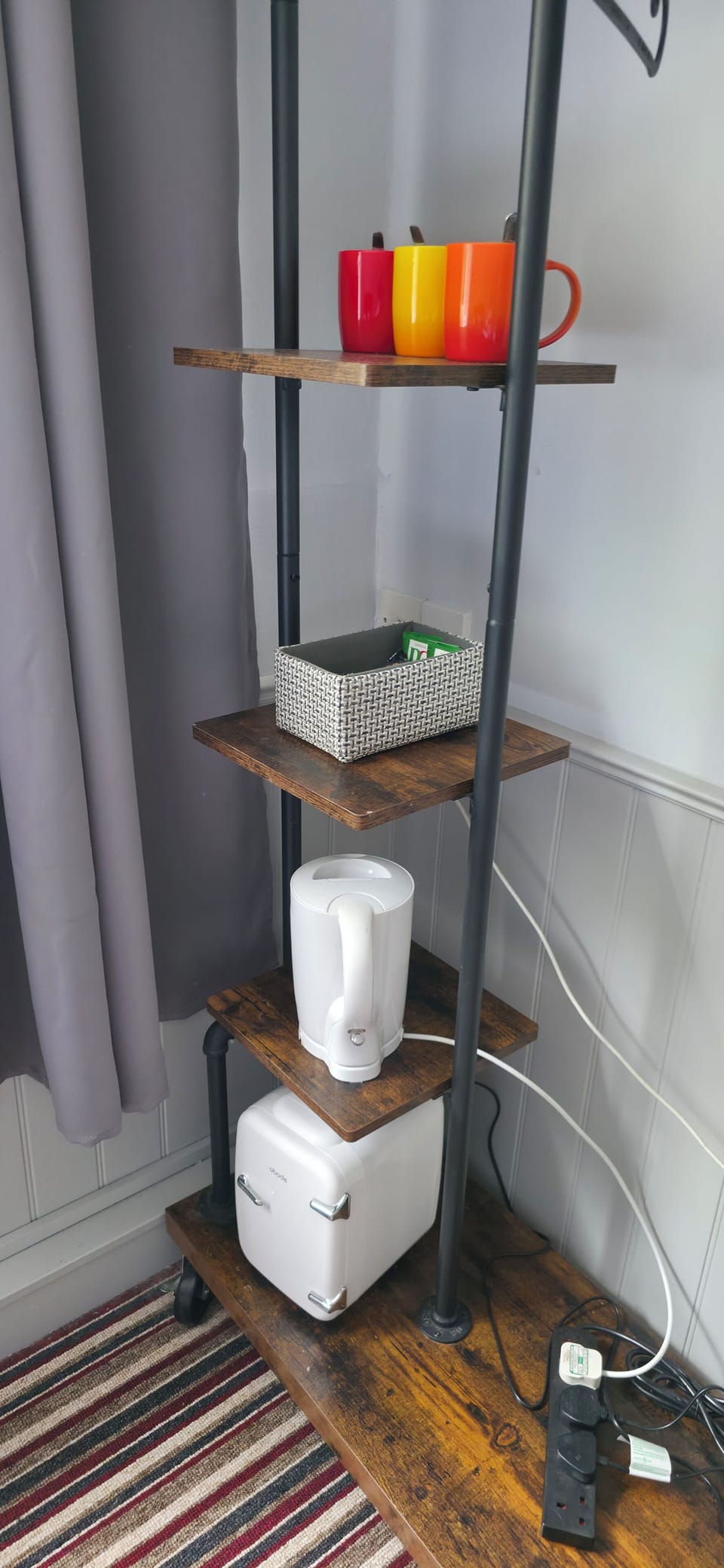 Laptop workspace, iron/ironing board, free WiFi