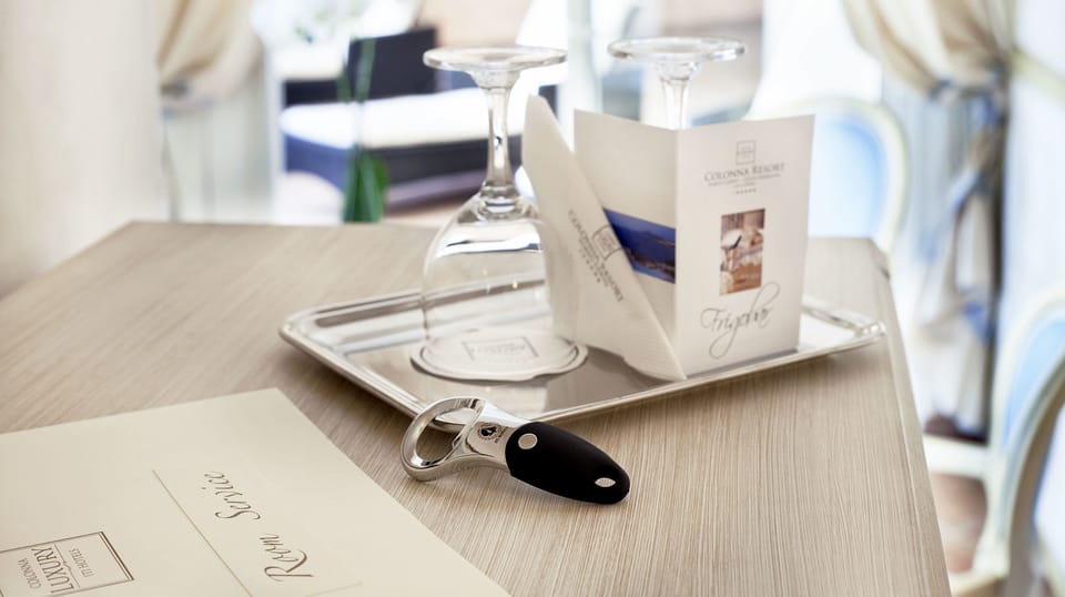 Minibar, in-room safe, desk, free WiFi