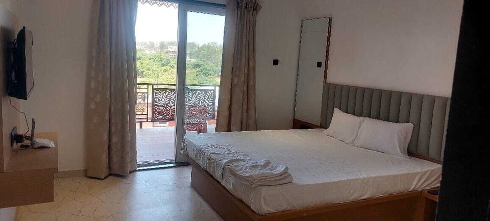 Deluxe Double Room, Mountain View | Free WiFi