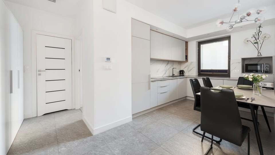 Apartment (41) | Private kitchen | Fridge, stovetop, electric kettle, cookware/dishes/utensils