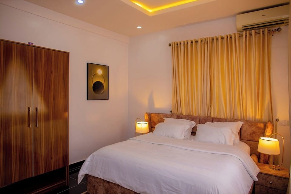 Comfort Room, Balcony, City View | Desk, laptop workspace, soundproofing, free WiFi
