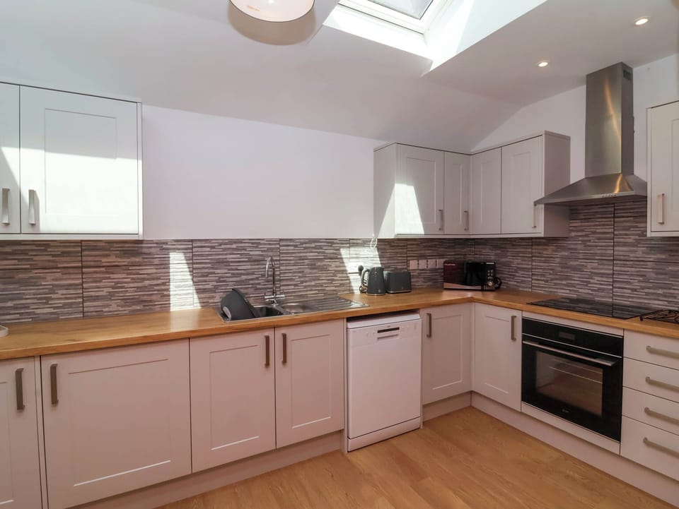 Fridge, microwave, dishwasher, toaster