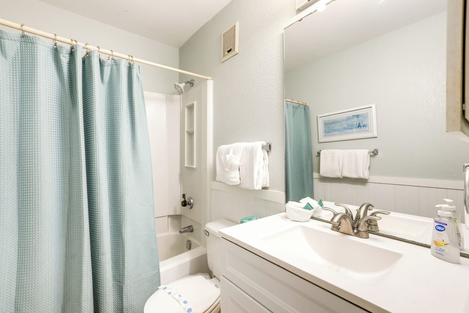Steps to Ocean: Myrtle Beach Resort w/ Balcony Apartment in South Carolina