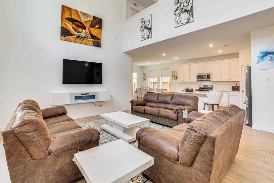 House (4 Bedrooms) | Front of property