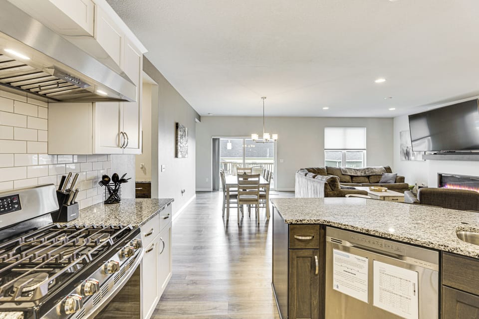 House (5 Bedrooms) | Interior