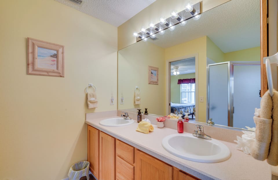 Walk to Community Perks: Home in The Villages Cottage in The Villages