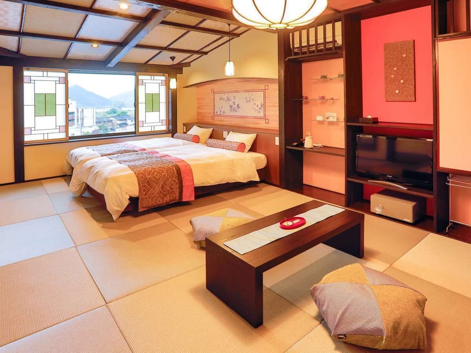 Basic Room, 2 Twin Beds | In-room safe, desk, blackout drapes, WiFi (free)