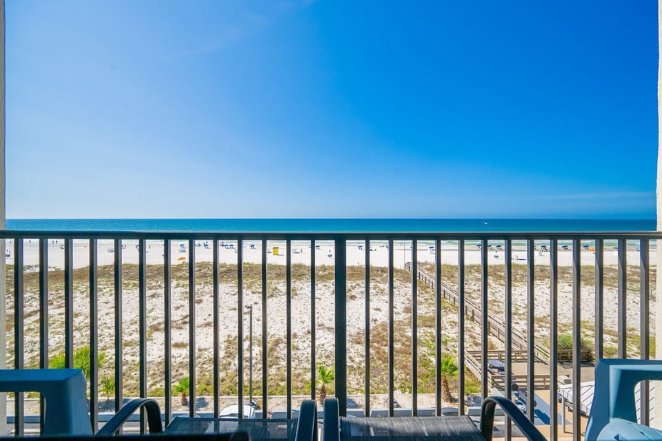 Condo, 2 Bedrooms | Property grounds