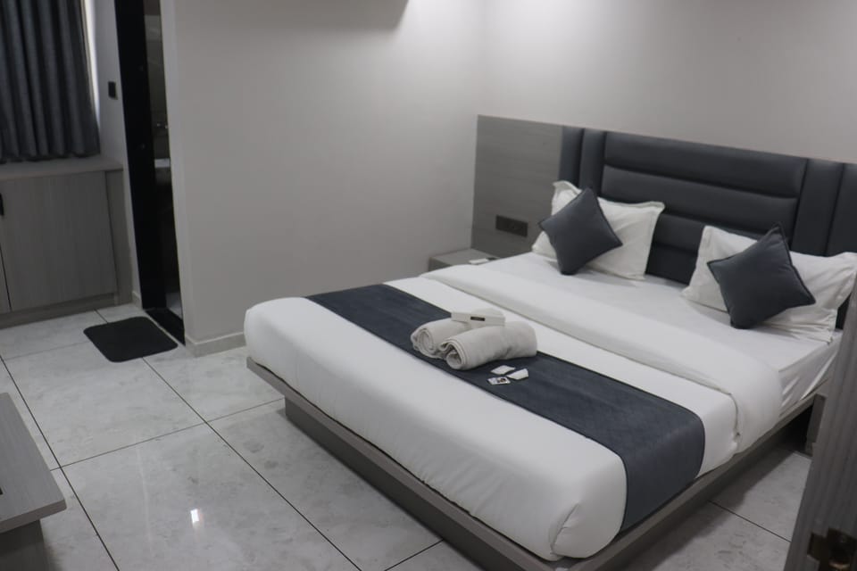 Deluxe Room, City View | Laptop workspace, soundproofing, free WiFi