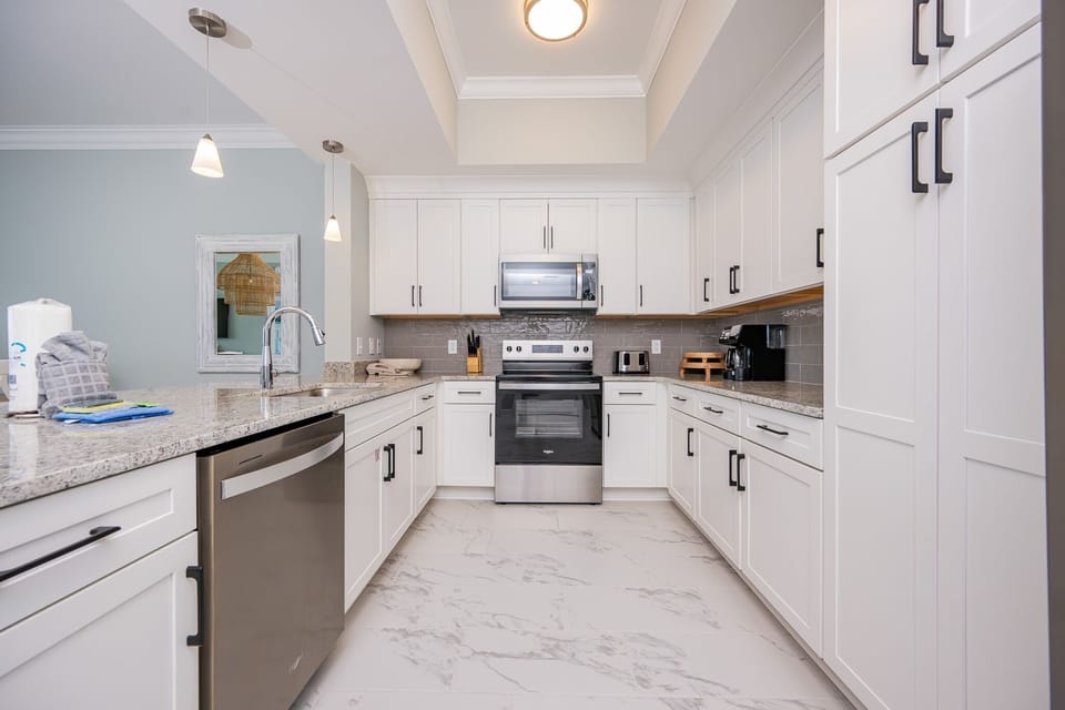 Condo, 3 Bedrooms | Private kitchen | Coffee/tea maker, fridge, oven