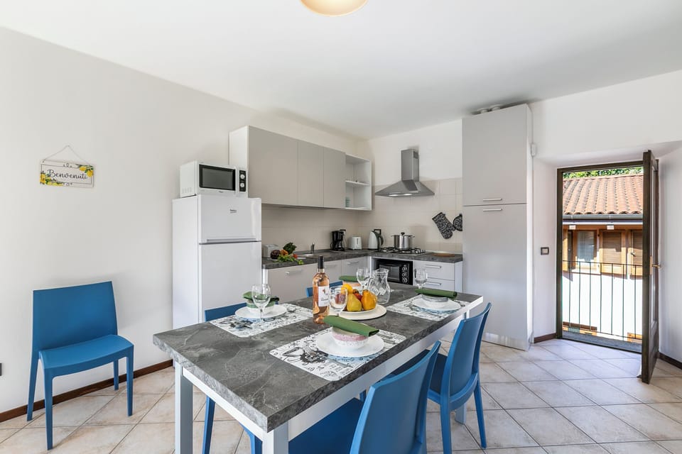 Standard Apartment, 2 Bedrooms, Balcony, Beachside (Nel Cuore Di Baveno 50m from Lake) | Dining room