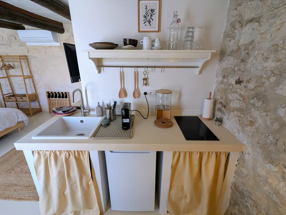 Classic Studio, Ensuite, Garden View | Free WiFi