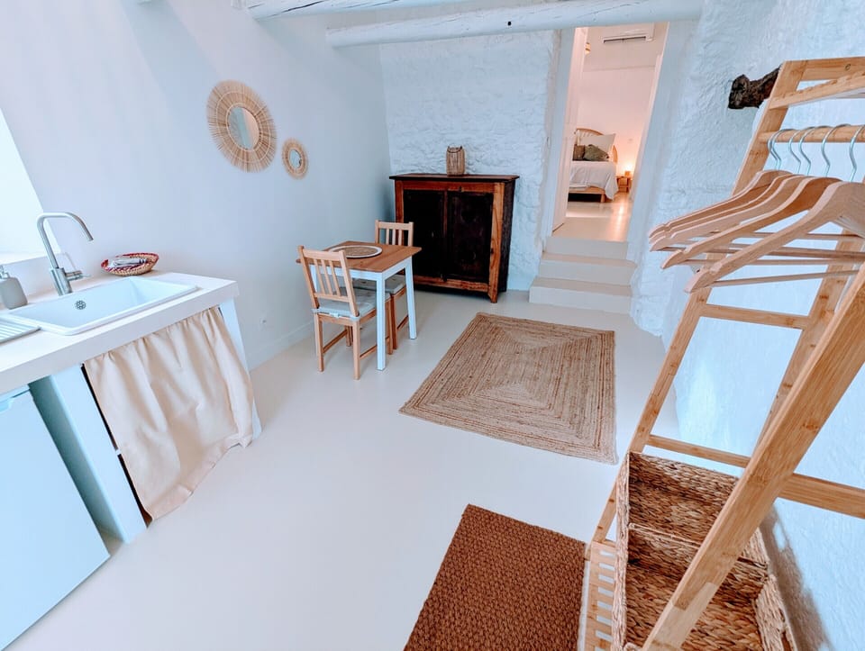 Superior Studio, Ensuite, Valley View | WiFi (free)