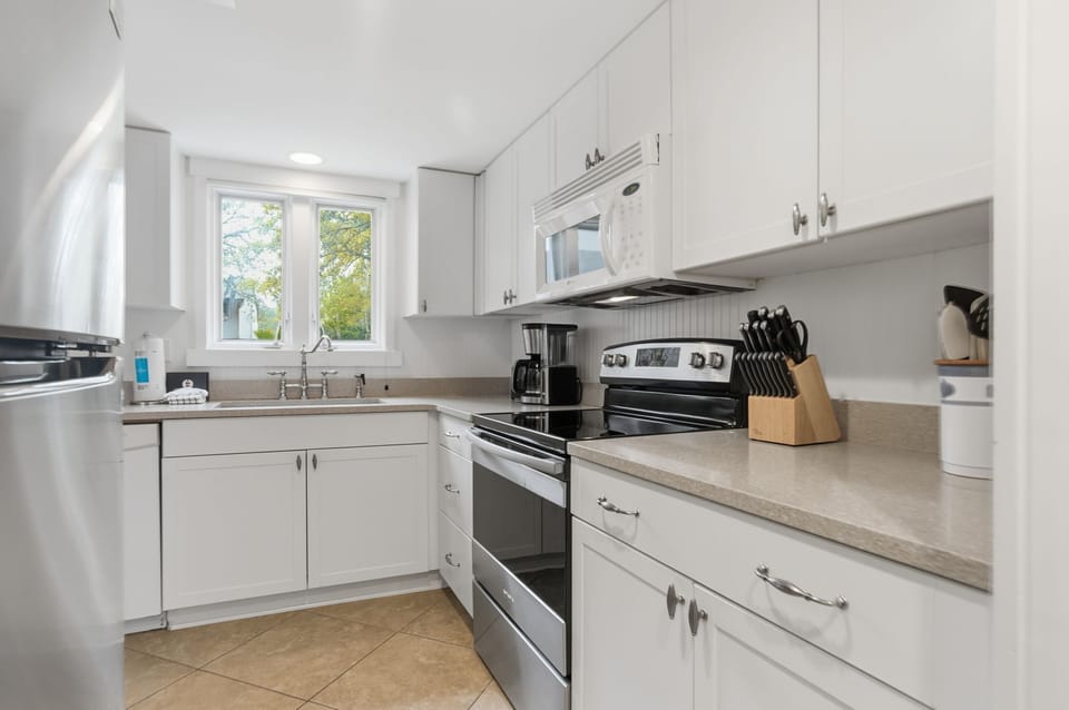 Villa, Multiple Beds, Kitchen (250 Stoney Creek Villa) | Private kitchen | Coffee/tea maker, dining tables