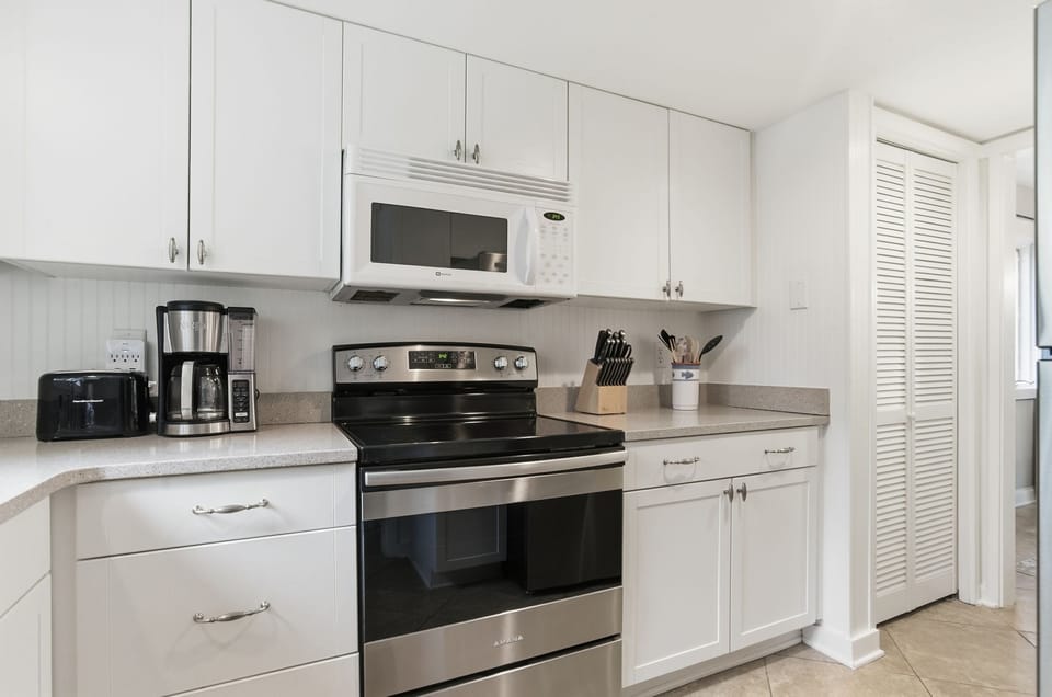 Villa, Multiple Beds, Kitchen (250 Stoney Creek Villa) | Private kitchen | Coffee/tea maker, dining tables