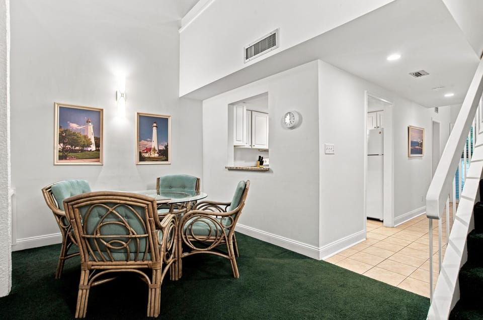 Villa, 1 King Bed, Kitchen, Garden View (298 Stoney Creek Villa) | Dining