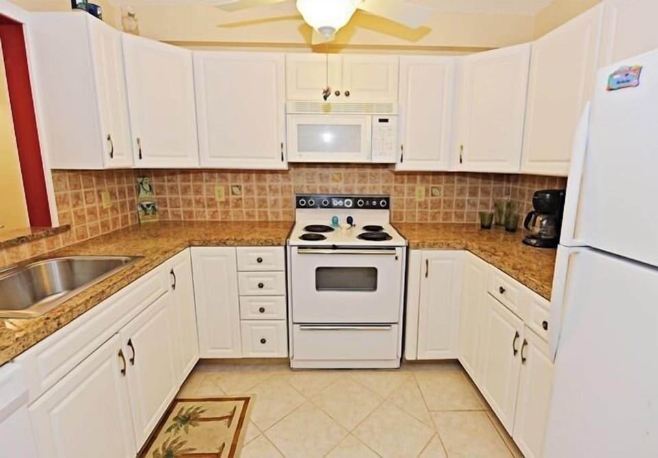 Villa, 1 King Bed, Kitchen, Garden View (293 Stoney Creek Villa) | Private kitchen | Coffee/tea maker