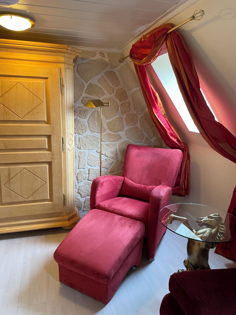 In-room safe, WiFi (free), bed sheets