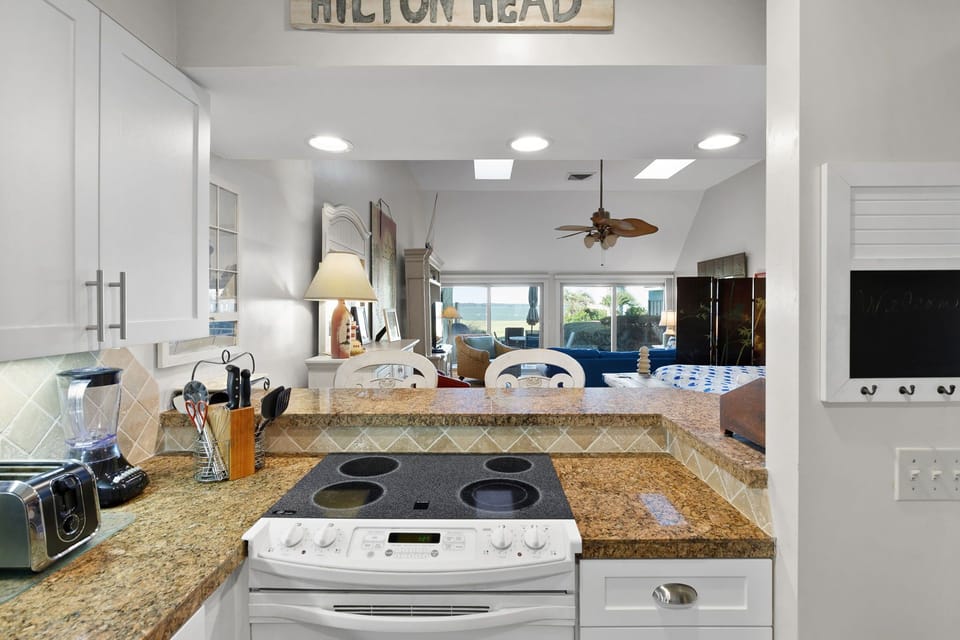 Villa, 1 King Bed with Sofa bed, Kitchen (708 Schooner Court) | Private kitchen | Coffee/tea maker, dining tables