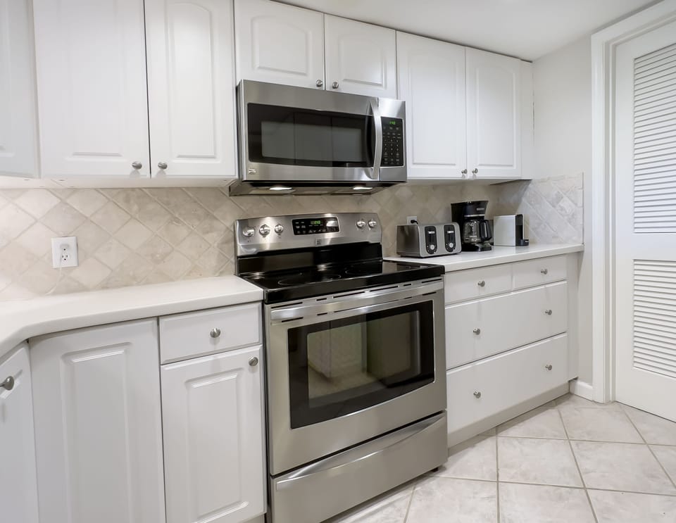 Villa, Multiple Beds, Balcony, Golf View (470 Plantation Club Villas) | Private kitchen | Coffee/tea maker, dining table