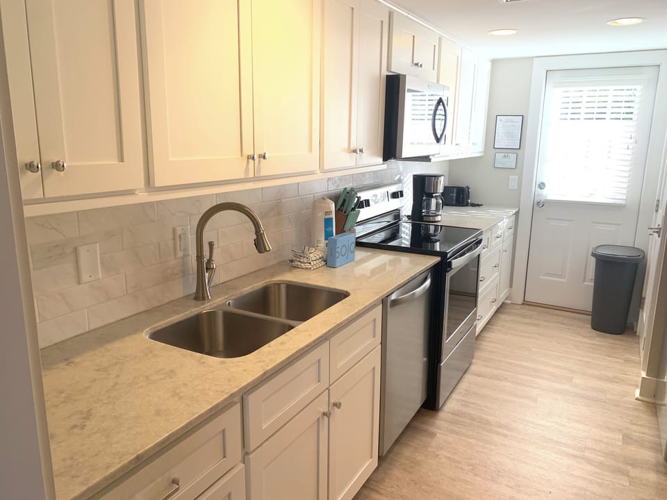 Villa, Multiple Beds, Kitchen (737 Schooner Court) | Private kitchen | Coffee/tea maker, dining table