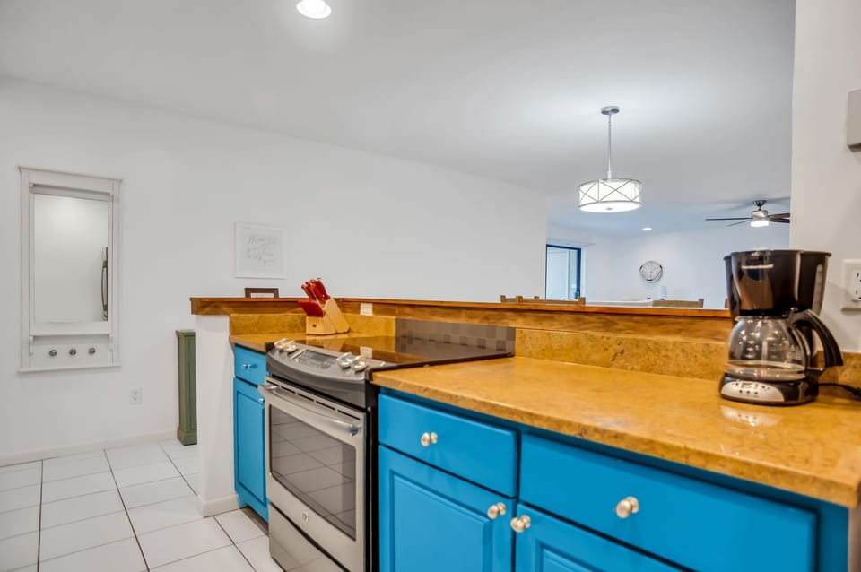 Villa, Multiple Beds, Kitchen, Garden View (908 Cutter Court) | Private kitchen | Coffee/tea maker, dining tables