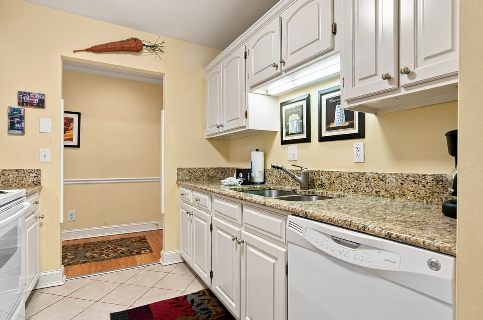 Villa, Multiple Beds, Kitchen, Garden View (903 Cutter Court) | Private kitchen | Coffee/tea maker, dining table