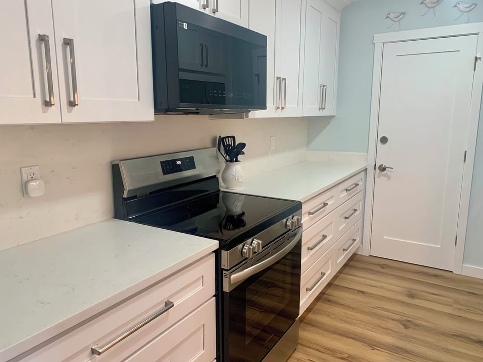 Villa, 1 King Bed with Sofa bed, Kitchen, Garden View (884 Ketch Court) | Private kitchen | Coffee/tea maker, dining tables