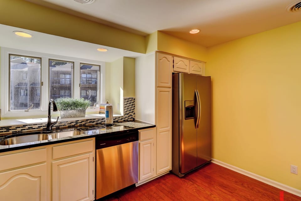 Villa, Multiple Beds, Kitchen, Pool View (1100 Harbour South Club Villa) | Private kitchen | Coffee/tea maker, dining table