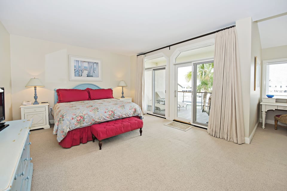 3 bedrooms, individually decorated, individually furnished, bed sheets