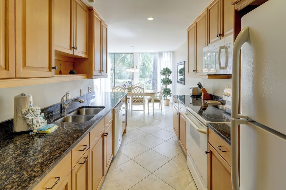 Villa, Multiple Beds, Kitchen, Pool View (1252 Harbour Town Club) | Private kitchen | Coffee/tea maker, dining tables